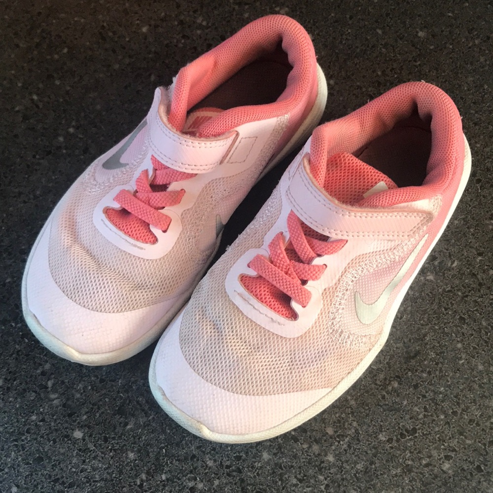 Toddler girl pink nike sneakers